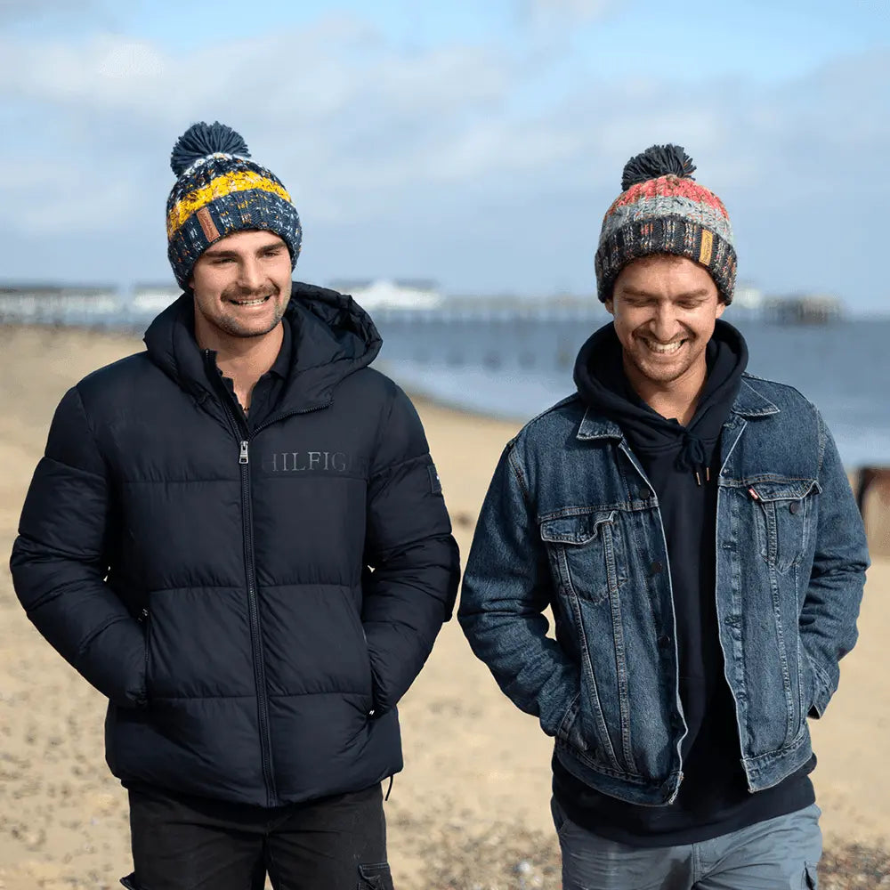 Adnams Bobble Hat cappello invernale blu rosa